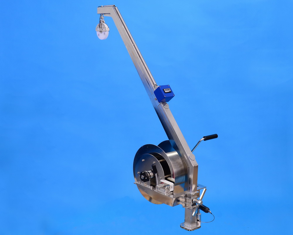 Small winch operated by hand, KC Denmark · Oceanography · Limnology